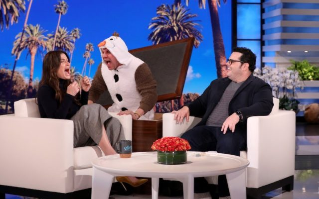 Frozen’s Idina Menzel Gets Scared By Life-Sized Olaf