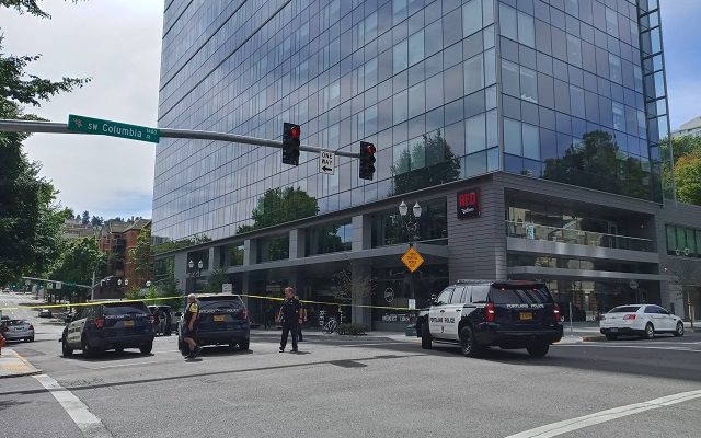 Police Helping Armed Suspect In Crisis Near Downtown Portland Hotel
