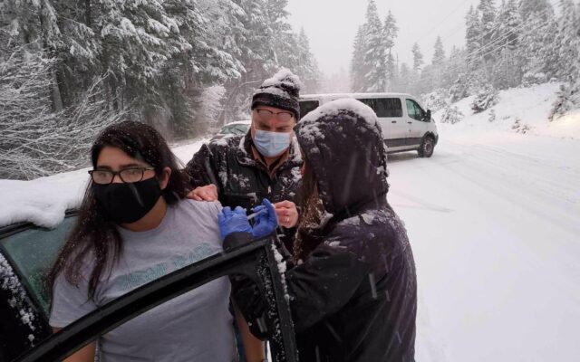 Health workers stuck in snow give other drivers vaccine