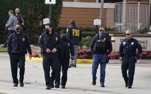 FBI: 2 agents killed, 3 wounded, suspect dead in Florida