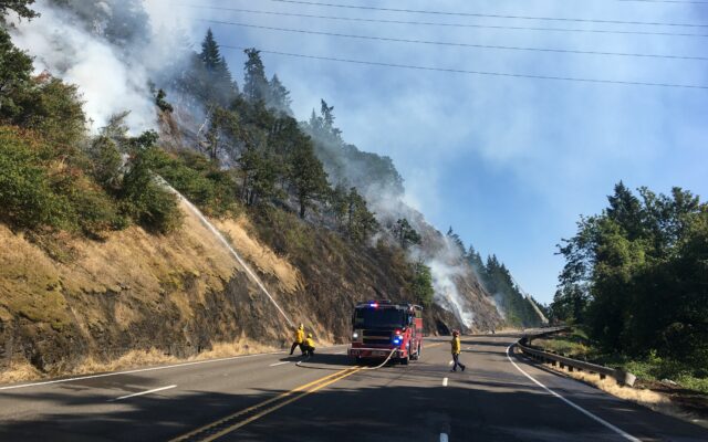 Brush Fire On 99E Between Oregon City & Canby Forces Evacuations