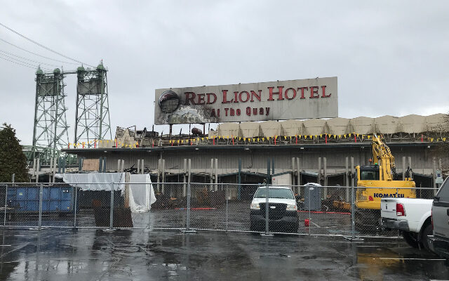 Former Red Lion Hotel On Columbia River Being Demolished