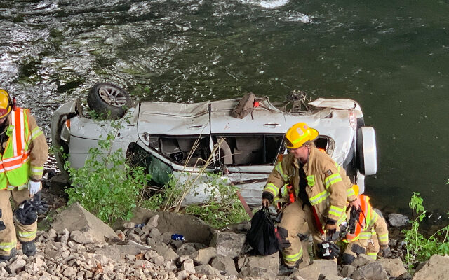 Teens Injured When Speeding SUV Rolls Onto Shore Of Salmon Creek
