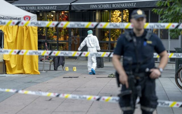 Gunman kills 2 during Oslo Pride festival; terror suspected