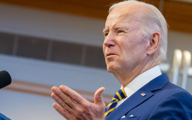 Biden tells US to have confidence in banks after 2 collapse