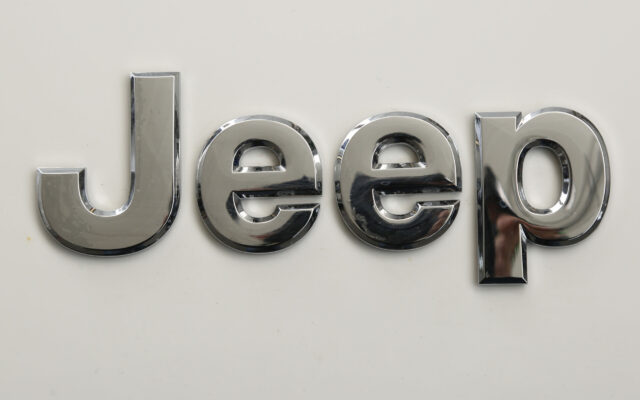 Chrysler Recalling More Than 330,000 Jeep Grand Cherokees Due To Steering Wheel Issue