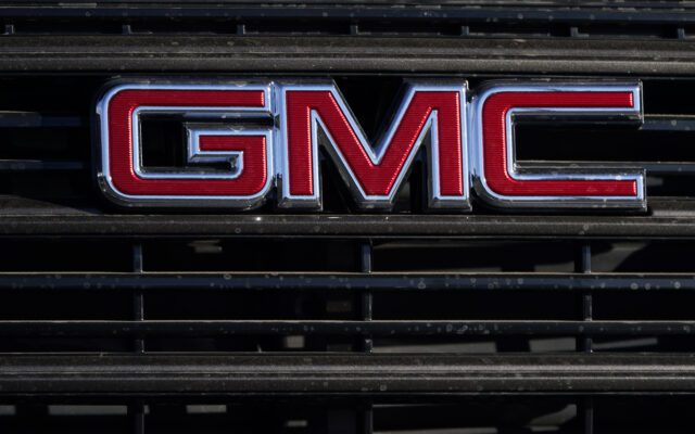 General Motors Recalling Over 323,000 Heavy-Duty Pickups