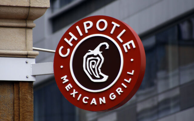 Chipotle Reverses Protein Policy, Says Workers Can Choose Chicken Once Again